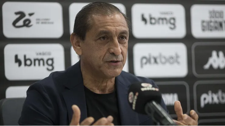 ón Díaz muda de ideia, toma atitude drástica no Vasco e choca a 777
