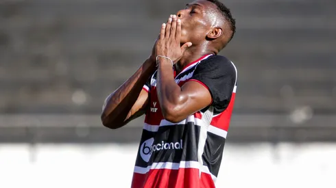 Foto: Rafael Vieira/AGIF- Lucas Silva rescindiu com o Santa Cruz