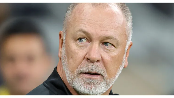 MG - BELO HORIZONTE - 13/05/2023 - BRASILEIRO A 2023, ATLETICO-MG X INTERNACIONAL - Mano Menezes tecnico do Internacional durante partida contra o Atletico-MG no estadio Mineirao pelo campeonato BRASILEIRO A 2023. Foto: Gilson Junio/AGIF