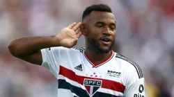 Foto: Thiago Calil/AGIF - Luan, jogador do Sao Paulo, comemora seu gol durante partida contra o Botafogo-SP no estadio Santa Cruz pelo campeonato Paulista 2023.