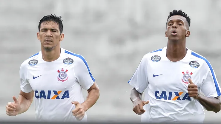 Foto: Mauro Horita/AGIF - Balbuena (à esquerda) foi oferecido ao Peixe, que analisa a sua contratação nesta janela