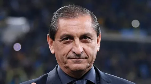 MADRID, SPAIN - DECEMBER 09: Miguel Angel Russo, former manager of Boca Juniors (R) and Ramon Diaz, former manager of River Plate (L) pose for a photo prior to the second leg of the final match of Copa CONMEBOL Libertadores 2018 between Boca Juniors and River Plate at Estadio Santiago Bernabeu on December 9, 2018 in Madrid, Spain. Due to the violent episodes of November 24th at River Plate stadium, CONMEBOL rescheduled the game and moved it out of Americas for the first time in history. (Photo by Laurence Griffiths/Getty Images)