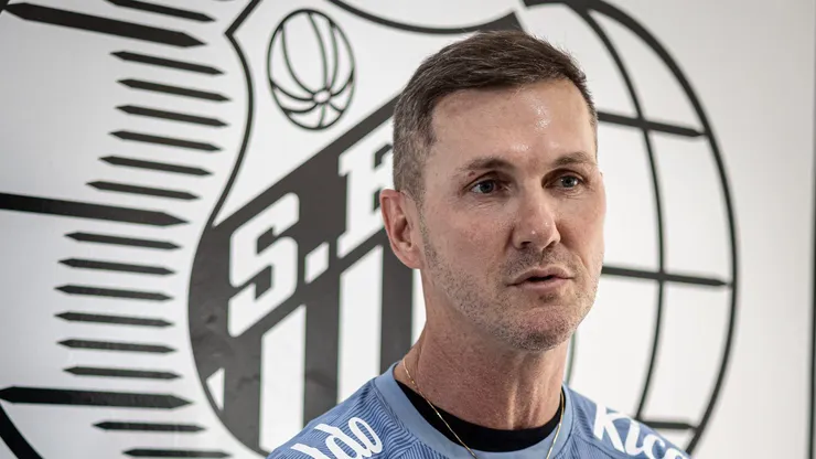 Santos fecha +1 contratação e Paulo Turra pula de alegria na Vila Belmiro