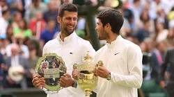Alcaraz e Djokovic na cerimônia de premiação de Wimbledon