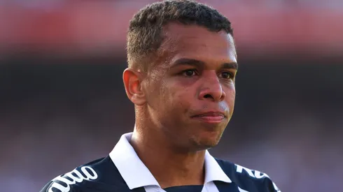 Sandry jogador do Santos durante partida contra o Sao Paulo no estadio Morumbi pelo campeonato Brasileiro A 2023. Foto: Marcello Zambrana/AGIF