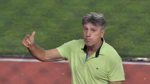 Renato Portallupi, técnico do Grêmio, dando sinal de positivo para a câmera Foto: Jhony Pinho/AGIF