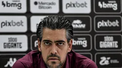 RJ - RIO DE JANEIRO - 13/07/2023 - VASCO, APRESENTACAO GARY MEDEL - O dirigente Paulo Bracks fala aos jornalistas durante apresentacao oficial de Gary Medel como jogador do Vasco em coletiva de imprensa realizada no CT Moacyr Barbosa. Foto: Thiago Ribeiro/AGIF