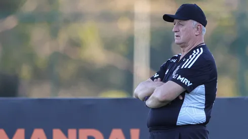 Felipão, técnico do Atlético-MG, observa treinamento na Cidade do Galo Foto: Flickr oficial Atlético-MG/Pedro Souza