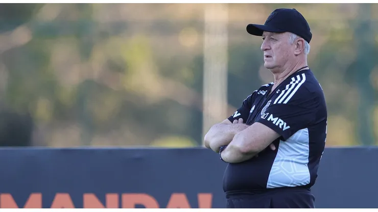 Felipão, técnico do Atlético-MG, observa treinamento na Cidade do Galo Foto: Flickr oficial Atlético-MG/Pedro Souza