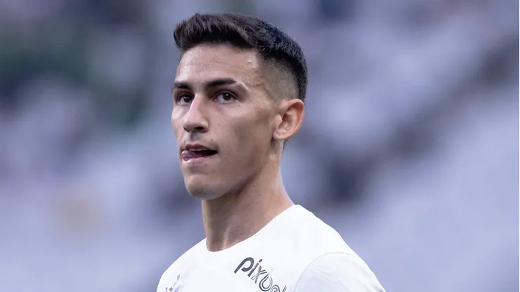 Rojas em ação na partida contra o Coelho