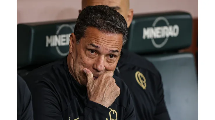 MG - BELO HORIZONTE - 08/07/2023 - BRASILEIRO A 2023, ATLETICO-MG X CORINTHIANS - Vanderlei Luxemburgo tecnico do Corinthians durante partida contra o Atletico-MG no estadio Mineirao pelo campeonato Brasileiro A 2023. Foto: Gilson Lobo/AGIF