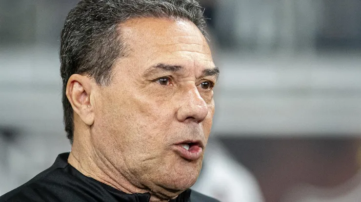 MG - BELO HORIZONTE - 08/07/2023 - BRASILEIRO A 2023, ATLETICO-MG X CORINTHIANS - Vanderlei Luxemburgo tecnico do Corinthians durante partida contra o Atletico-MG no estadio Mineirao pelo campeonato Brasileiro A 2023. Foto: Fernando Moreno/AGIF