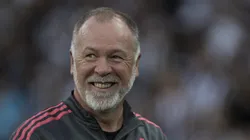 Mano Menezes, técnico do Internacional, durante partida contra o Botafogo no Nilton Santos pelo Brasileirão 2022. Foto: Jorge Rodrigues/AGIF