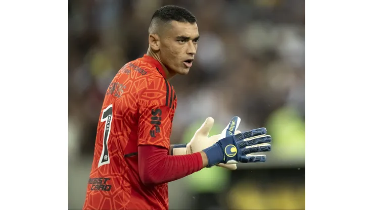 RJ - Rio de Janeiro - 05/03/2023 - CARIOCA 2023, FLAMENGO X VASCO - Santos goleiro do Flamengo durante partida contra o Vasco no estadio Maracana pelo campeonato Carioca 2023. Foto: Jorge Rodrigues/AGIF