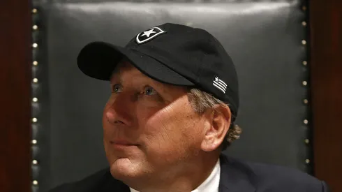 Textor surpreende no mercado e encaminha saída de zagueiro do Botafogo