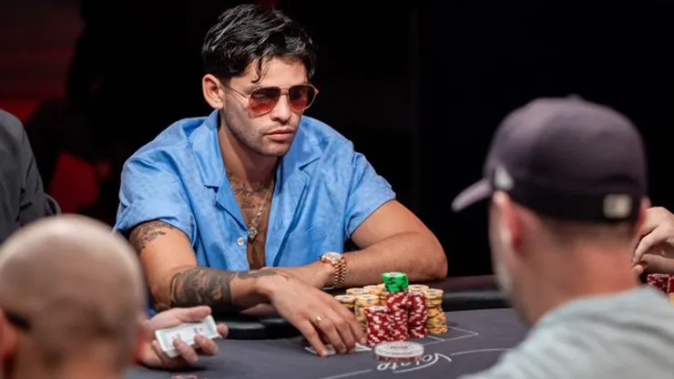 Ryan Garcia premiou no Main Event da WSOP (Foto: Matthew Bergland/PokerNews)