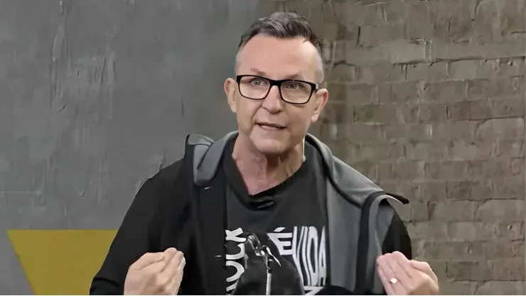 Neto é apresentador da TV Bandeirantes – Foto: Reprodução/TV Bandeirantes