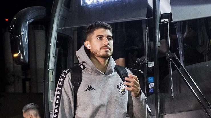 Foto: Daniel Ramalho/Vasco - Chegada dos jogadores para a partida entre Vasco da Gama x Goias pelo Campeonato Brasileiro A no Estadio Sao Januario em 22 de junho de 2023.