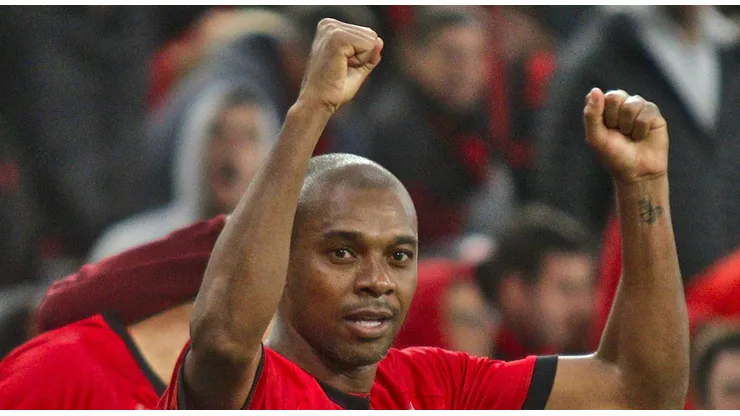 Fernandinho, do Athletico-PR, comemora seu gol durante partida contra o Botafogo no Arena da Baixada pela Copa do Brasil 2023. Foto: Gabriel Machado/AGIF