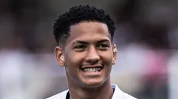 SP - SANTOS - 23/04/2023 - BRASILEIRO A 2023, SANTOS X ATLETICO-MG - Angelo e Marcos Leonardo jogadores do Santos durante partida contra o Atletico-MG no estadio Vila Belmiro pelo campeonato BRASILEIRO A 2023. Foto: Abner Dourado/AGIF