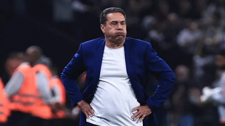 SP - SAO PAULO - 10/06/2023 - BRASILEIRO A 2023, Foto: Ettore Chiereguini/AGIF - Luxemburgo não vem usando 2 peças no Corinthians.