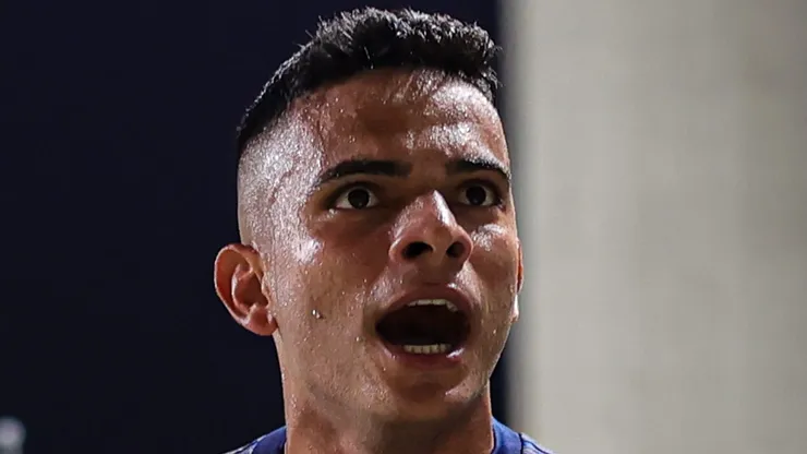 MG - BELO HORIZONTE - 06/05/2023 - BRASILEIRO A 2023, CRUZEIRO X SANTOS - Bruno Rodrigues jogador do Cruzeiro comemora a vitoria ao final da partida contra o Santos no estadio Independencia pelo campeonato BRASILEIRO A 2023. Foto: Gilson Junio/AGIF