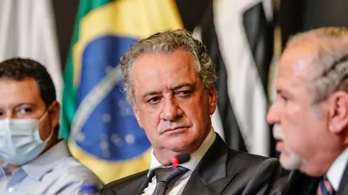 Foto: Divulgação Flickr Atlético-MG - Sérgio Coelho recebe comunicado da LFF