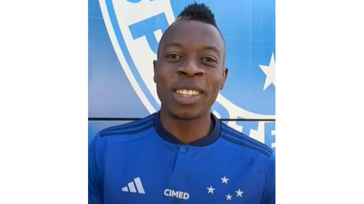 Helibelton Palacios rasgou elogios ao novo clube na Toca da Raposa II (Foto: Cruzeiro/Divulgação)