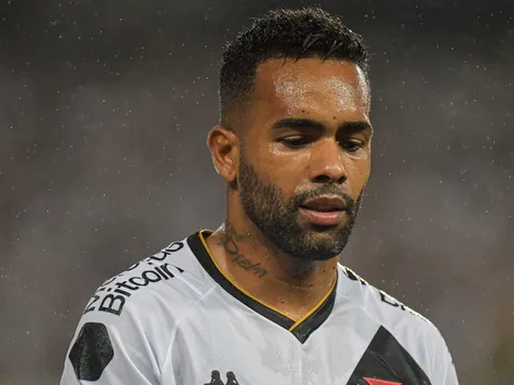 Alex Teixeira busca reverter situação delicada no Vasco