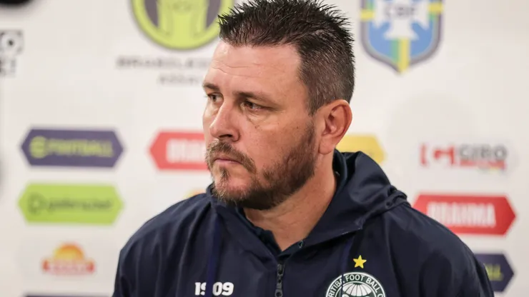 PR - CURITIBA - 08/07/2023 - BRASILEIRO A 2023, CORITIBA X AMERICA-MG - Thiago Kosloski tecnico do Coritiba durante entrevista antes da partida contra o America-MG no estadio Couto Pereira pelo campeonato Brasileiro A 2023. Foto: Robson Mafra/AGIF