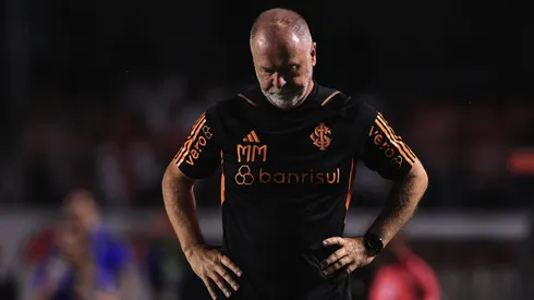 Mano Menezes, técnico do Internacional, durante partida contra o São Paulo no Morumbi pelo Brasileirão 2023. Foto: Ettore Chiereguini/AGIF