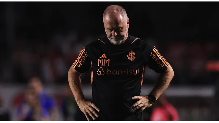 Mano Menezes, técnico do Internacional, durante partida contra o São Paulo no Morumbi pelo Brasileirão 2023. Foto: Ettore Chiereguini/AGIF