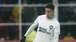Foto: Vitor Silva/Botafogo - Carlos Alberto em ação na partida