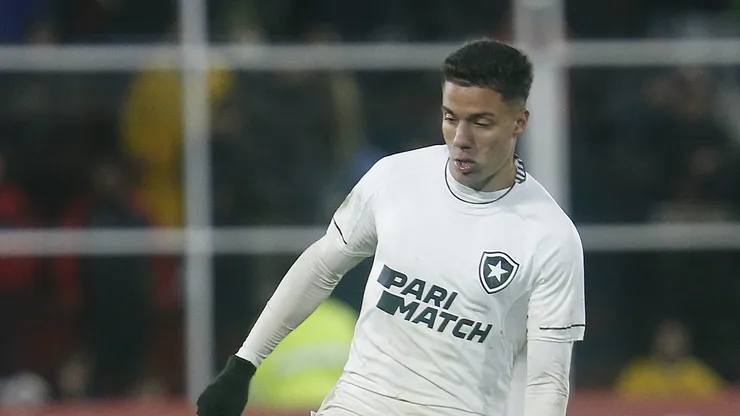 Foto: Vitor Silva/Botafogo - Carlos Alberto em ação na partida