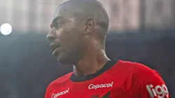 Foto: Gabriel Machado/AGIF - Fernandinho: volante do Athletico reclamou de arbitragem contra o Flamengo