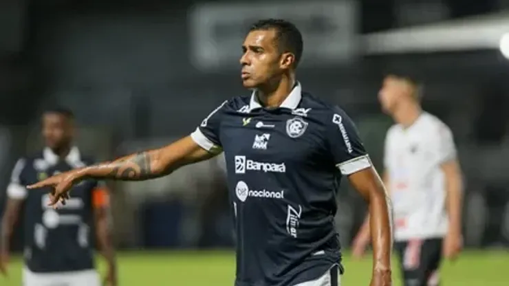 Foto: Samara Miranda/Ascom Remo - Élton, atacante do Remo
