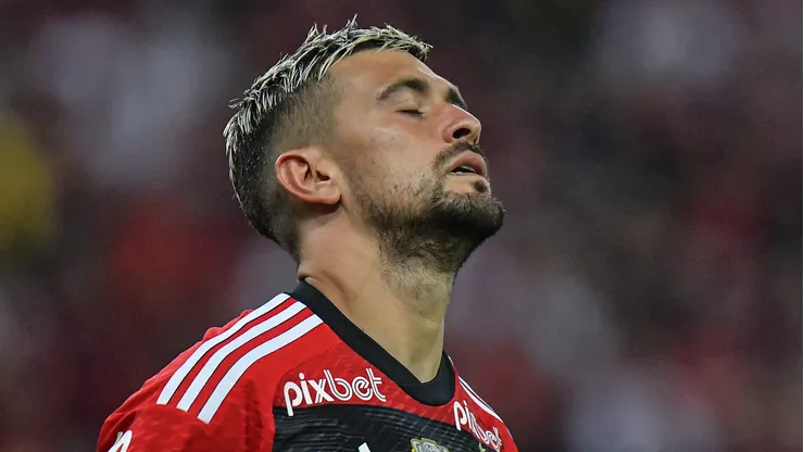 RJ - RIO DE JANEIRO - 05/07/2023 - COPA DO BRASIL 2023, FLAMENGO X ATHLETICO-PR - De Arrascaeta jogador do Flamengo durante partida contra o Athletico-PR no estadio Maracana pelo campeonato Copa do Brasil 2023. Foto: Thiago Ribeiro/AGIF
