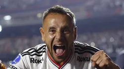 SAO PAULO, BRAZIL - SEPTEMBER 08: Rafinha of Sao Paulo celebrates advancing to the final following the win in the penalty shootout after a Copa CONMEBOL Sudamericana 2022 second-leg semifinal match between Sao Paulo and Atletico Goianiense at Morumbi Stadium on September 08, 2022 in Sao Paulo, Brazil. (Photo by Ricardo Moreira/Getty Images)
