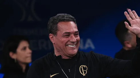 Vanderlei Luxemburgo, técnico do Corinthians, durante partida contra o Universitario na Arena Corinthians pela Copa Sul-Americana 2023. Foto: Ettore Chiereguini/AGIF