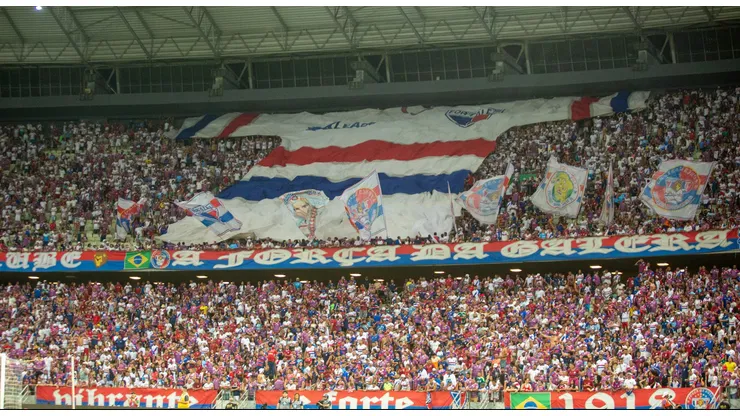 Torcida do Fortaleza durante partida contra Athletico-PR no Castelão pelo Brasileirão 2023. Foto: Lucas Emanuel/AGIF