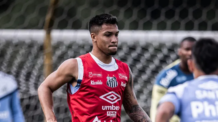 Foto: Raul Baretta/ Santos FC - Marcos durante treinamento