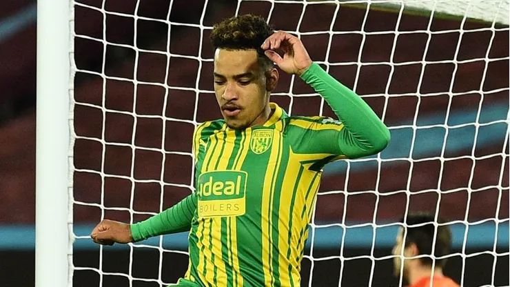 LONDON, ENGLAND - JANUARY 19: Matheus Pereira of West Bromwich Albion celebrates after scoring their sides first goal during the Premier League match between West Ham United and West Bromwich Albion at London Stadium on January 19, 2021 in London, England. Sporting stadiums around the UK remain under strict restrictions due to the Coronavirus Pandemic as Government social distancing laws prohibit fans inside venues resulting in games being played behind closed doors. (Photo by Glyn Kirk - Pool/Getty Images)
