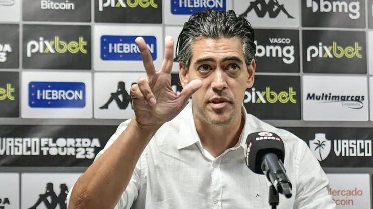 Foto: Thiago Ribeiro/AGIF - Paulo Bracks está na Argentina para fechar com técnico Ramón Díaz