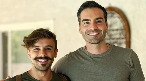 Yuri Martins ao lado de um dos