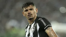 Foto: Jorge Rodrigues/AGIF -Tiquinho Soares, jogador do Botafogo, durante partida contra o Vasco no estadio Engenhao pelo campeonato Brasileiro A 2023.