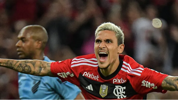 RJ - RIO DE JANEIRO - 05/07/2023 - COPA DO BRASIL 2023, FLAMENGO X ATHLETICO-PR - Pedro jogador do Flamengo comemora seu gol durante partida contra o Athletico-PR no estadio Maracana pelo campeonato Copa do Brasil 2023. Foto: Thiago Ribeiro/AGIF