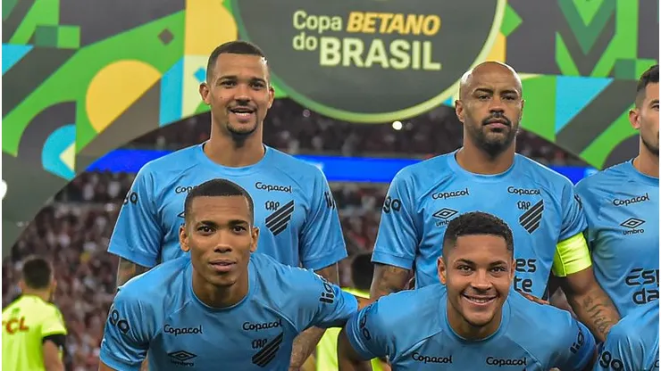 RJ - RIO DE JANEIRO - 05/07/2023 - COPA DO BRASIL 2023, FLAMENGO X ATHLETICO-PR - Jogadores do Athletico-PR posam para foto antes na partida contra Flamengo no estadio Maracana pelo campeonato Copa do Brasil 2023. Foto: Thiago Ribeiro/AGIF