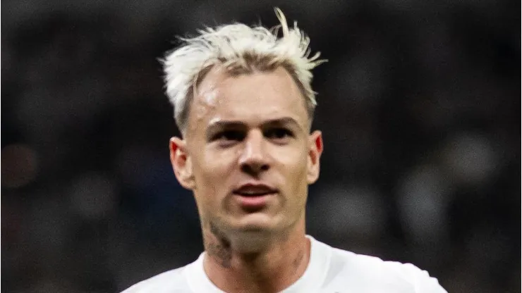 MG - BELO HORIZONTE - 08/07/2023 - BRASILEIRO A 2023, ATLETICO-MG X CORINTHIANS - Roger Guedes jogador do Corinthians comemora seu gol durante partida contra o Atletico-MG no estadio Mineirao pelo campeonato Brasileiro A 2023. Foto: Fernando Moreno/AGIF