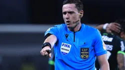 Foto: Ettore Chiereguini/AGIF - A arbitragem não assinalou pênalti para o Flamengo