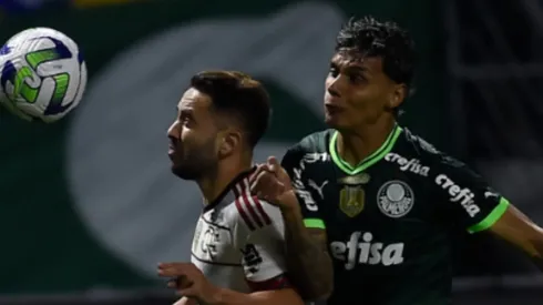 Foto: Rperodução - Lance polêmico entre R. Ríos e Éverton Ribeiro.